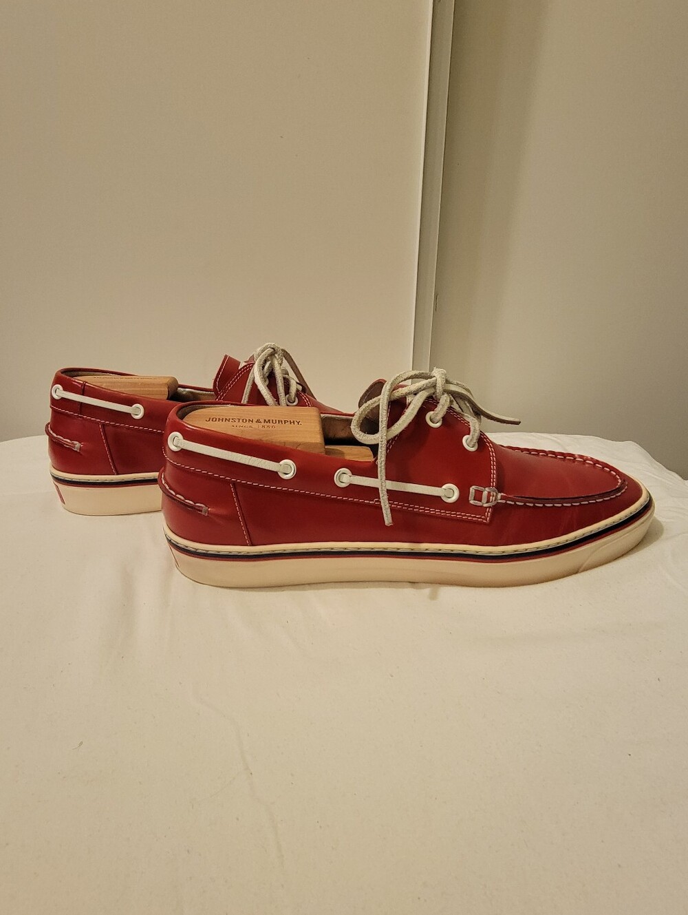Gucci Red Leather Men's Boat Shoes with Cream and Navy Trim - Picture 4 of 11